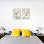 Apartment Home2book Bright Center Cruz