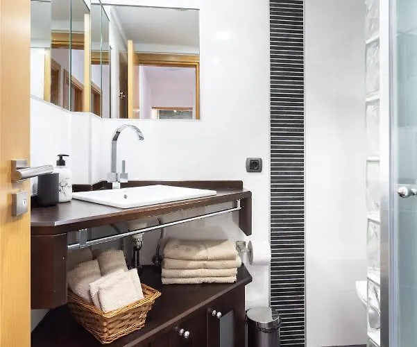 Home2book Bright Center Cruz